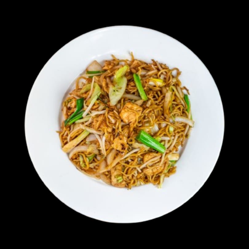 Canton Bistro's chow mein with noodles, tofu, bean sprouts, onions, and green vegetables.